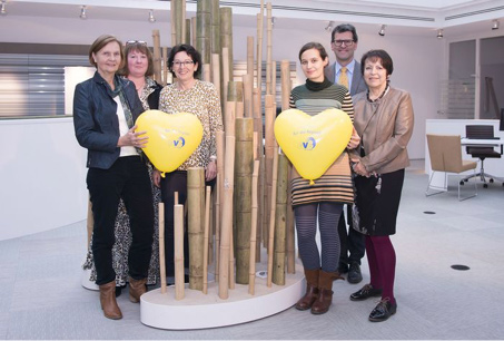 Betriebsrat der GVG Rhein-Erft, Susanne Boecker, Erste Vorsitzende der Stiftung Herzenswunsch für Hürther Pänz und Evelyn Preis, Koordinatorin vom Kinder- und Jugendhospizdienst Erftstadt