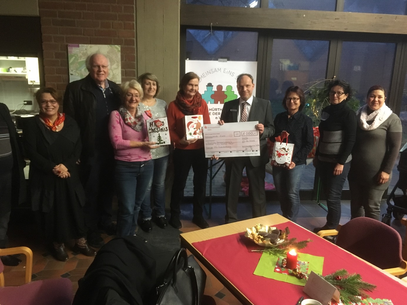 Scheckübergabe aus dem PS-Zweckertragssparen durch die Kreissparkasse Köln