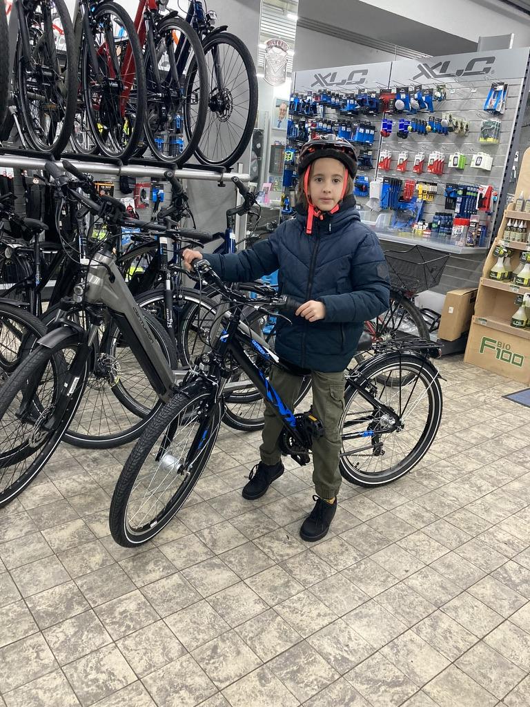 Kind mit Fahrrad